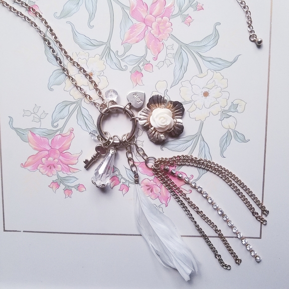 Long Charm Ring Necklace Goldtone Chains + Flowers - Picture 2 of 7